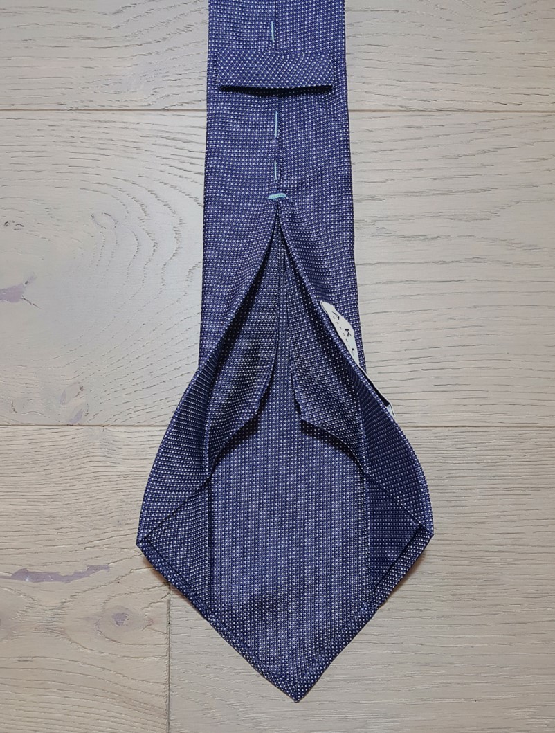 Aklasu navy micro pattern six-fold tie review