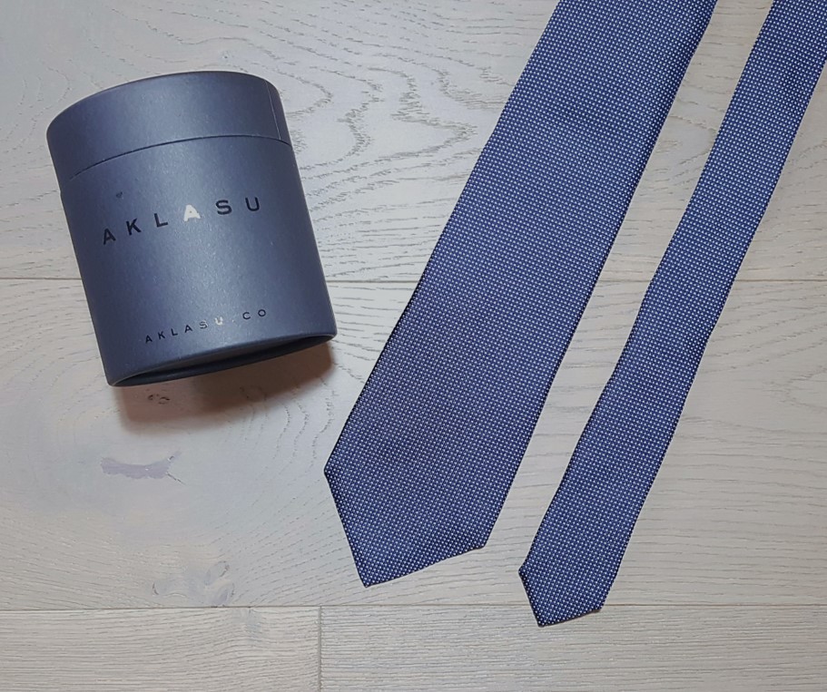 Aklasu navy micro pattern six-fold tie review