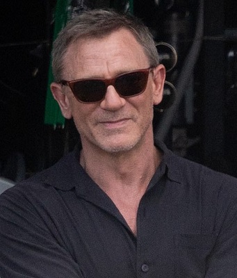 Daniel Craig James Bond No Time To Die Jamaica shirt sunglasses