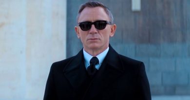 James Bond Accessories silver and gold