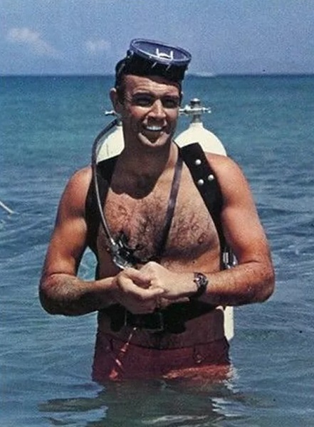Sean Connery James Bond SCUBA Diving Thunderball