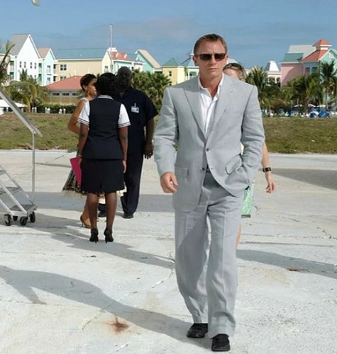 Daniel Craig James Bond Casino Royale light grey Bahamas arrival linen suit